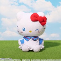 青春学園中等部のユニフォームを着たハローキティのぬいぐるみマスコット。