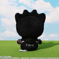 不動峰中学校のユニフォームを着たバッドばつ丸のぬいぐるみマスコット。