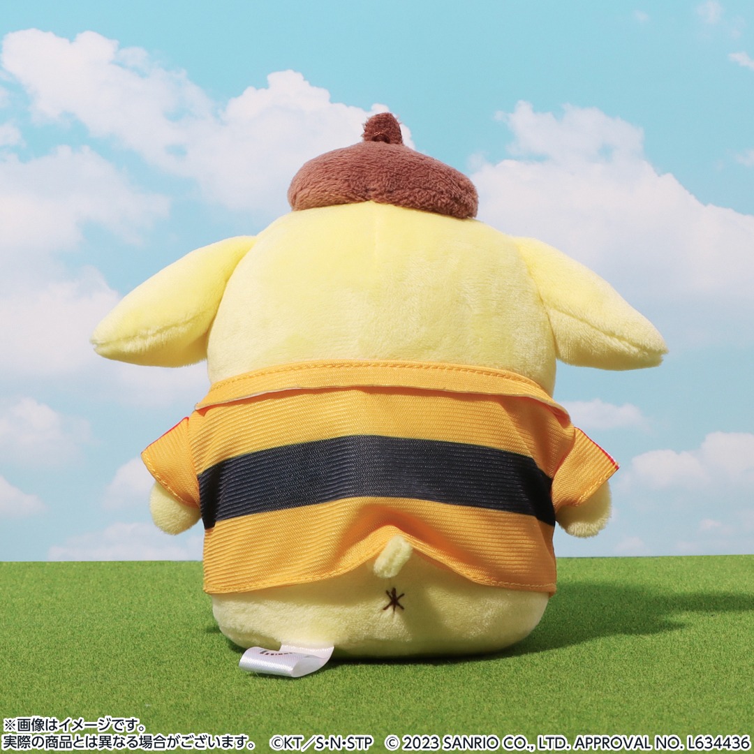 立海大附属中学校のユニフォームを着たポムポムプリンのぬいぐるみマスコット。