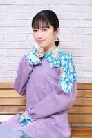 輪堂鴉夜役の黒沢ともよ。