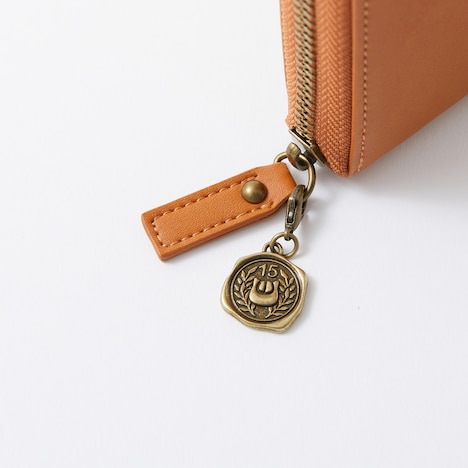 「夏目友人帳」コラボレーションの長財布。