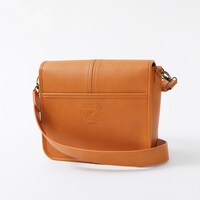 「夏目友人帳」コラボレーションのショルダーバッグ。