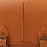 「夏目友人帳」コラボレーションのショルダーバッグ。