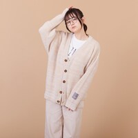 「夏目友人帳」コラボレーションのカーディガン。