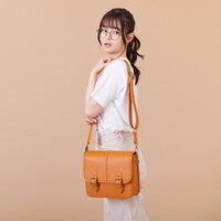 「夏目友人帳」コラボレーションのショルダーバッグ。