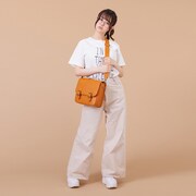 「夏目友人帳」コラボレーションのショルダーバッグ。