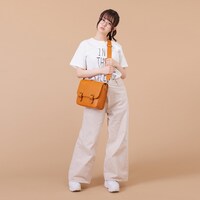 「夏目友人帳」コラボレーションのショルダーバッグ。