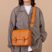 「夏目友人帳」コラボレーションのショルダーバッグ。