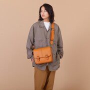 「夏目友人帳」コラボレーションのショルダーバッグ。