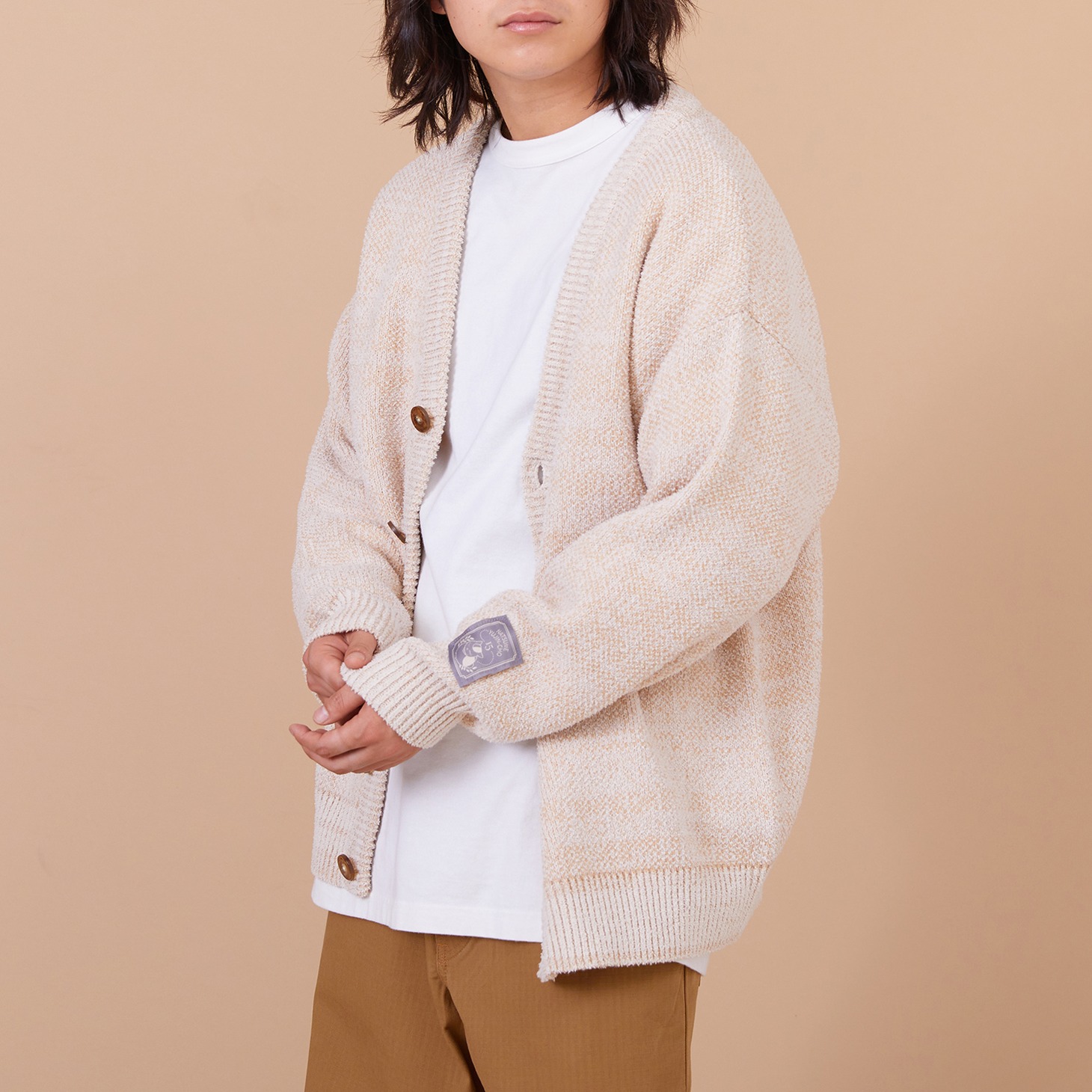 「夏目友人帳」コラボレーションのカーディガン。