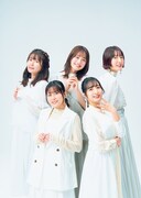 花澤香菜、竹達彩奈、伊藤美来、佐倉綾音、水瀬いのりのグラビア。