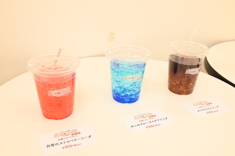 キャラクターたちをイメージしたドリンク。