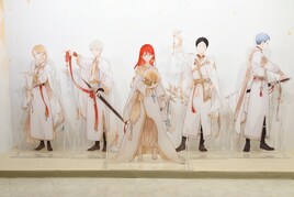 「赤髪の白雪姫」原画展は明日から！キャラ衣装やフォスティリアスの輝く夜道が現実に