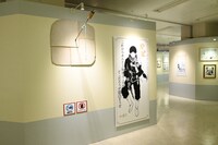 「赤髪の白雪姫 原画展」の様子。