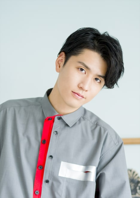 フッド役の阿座上洋平。