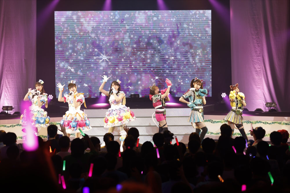 「プリ☆チャン ファンファーレ！2023」より、ミラクル☆スターが「キラッとスタート」を披露した場面。
