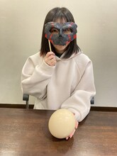 卵を暴食する東城日沙子。 (c)一色一凛/マイクロマガジン社/暴食のベルセルク製作委員会