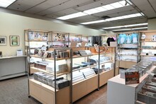 「SPY×FAMILY展」物販コーナー (c)遠藤達哉／集英社