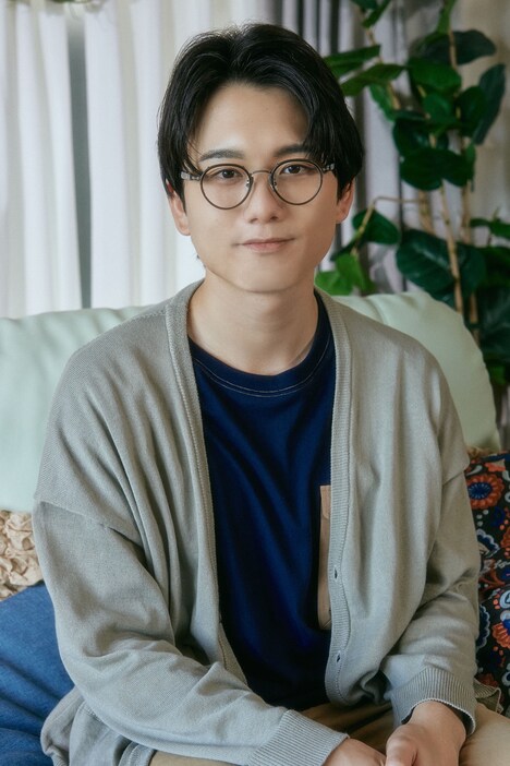 水石亜飛夢扮する松平篤弥のビジュアル。 (c)「体感予報」製作委員会・MBS