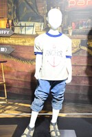 実写ドラマ「ONE PIECE」で使用されたルフィ（幼少期）の衣装。