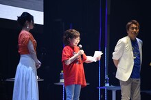 尾田栄一郎のコメントを代読する田中真弓。