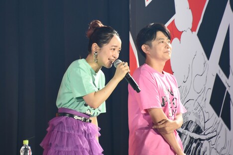 左から潘めぐみ、下野紘。