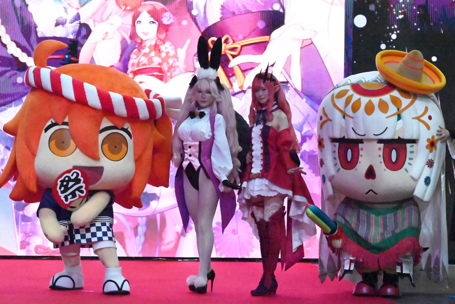 新たに登場したコスプレイヤー。左から、Usagi扮する光のコヤンスカヤ、ふつれ扮するバーヴァン・シー。