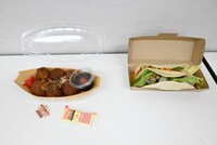 左から、「エリセ特製ソースのたこ焼き」、「皇帝御用達！メキシカンタコス」。