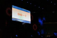 「ショートアニメ『Fate/Grand Order 藤丸立香はわからない』グランドフィナーレ」の様子。ステージ終了後、意味深な「END…？」の言葉が映し出された。