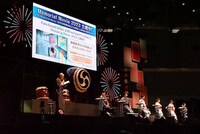 「『Fate/Grand Order』カルデア放送局 8周年SP ＋ 『flowers』Special Live」の様子。