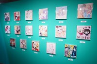 「リコリス・リコイル展 ～seize the day～」の様子。