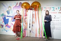 左から安済知佳、若山詩音。