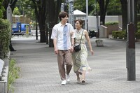 ドラマ「●●ちゃん」より、秋山ゆずき演じる貴子と、山下航平扮する佐々木爽介。(c)ABC