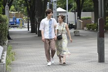 ドラマ「●●ちゃん」より、秋山ゆずき演じる貴子と、山下航平扮する佐々木爽介。(c)ABC