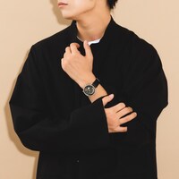 「影山茂夫 モデル 腕時計 モブサイコ100 III」の着用イメージ。