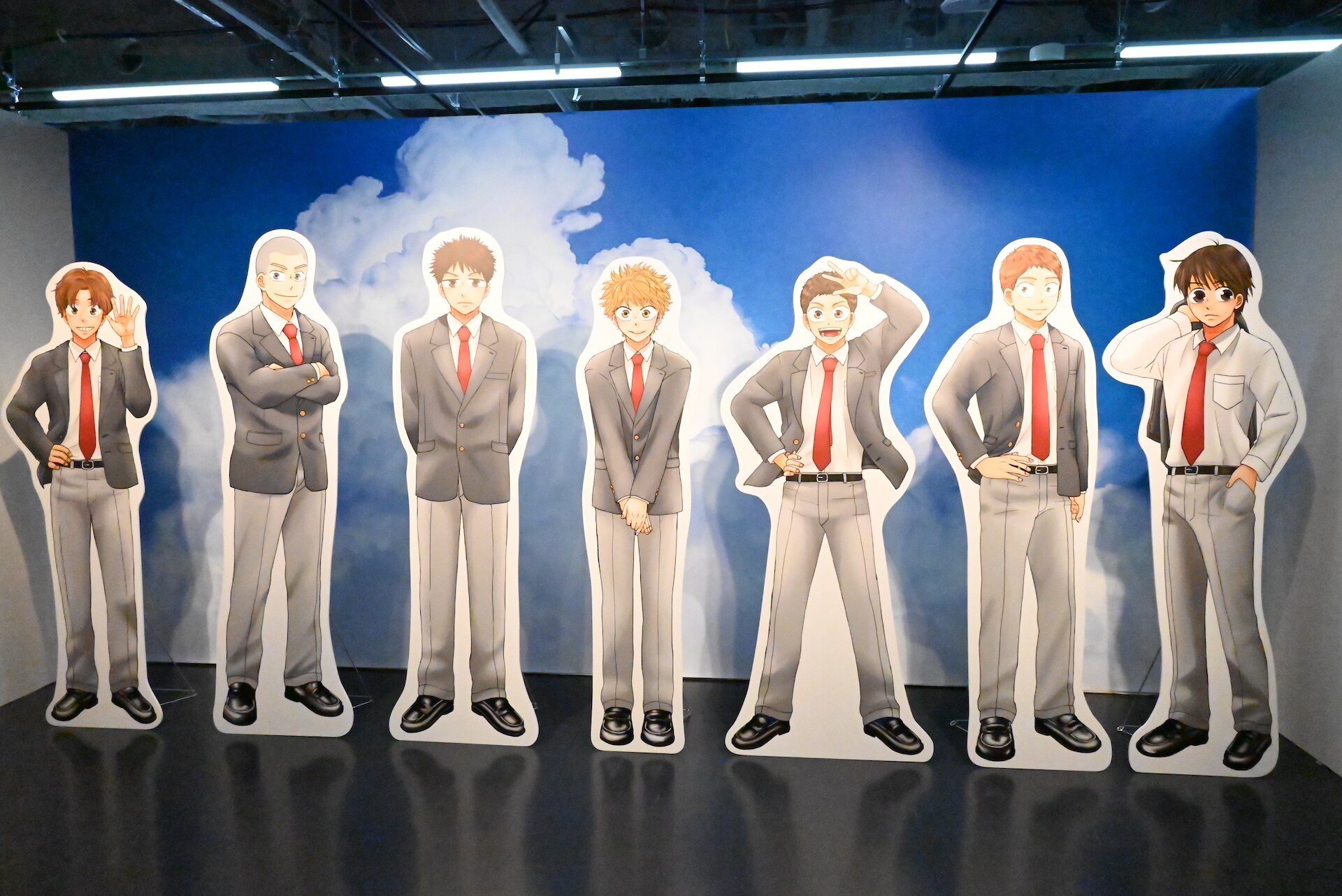 おお振り展」三橋らの成長を感じる原画がずらり、西浦高校のベンチにも