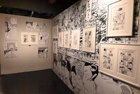 「原画展示：合同合宿～１年目冬」コーナーの様子。