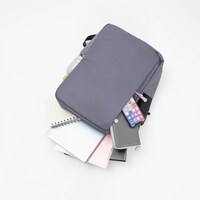 「霊幻新隆 モデル バックパック モブサイコ100 III」の使用例。