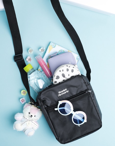 repipi armarioとのコラボによるショルダーバッグ。