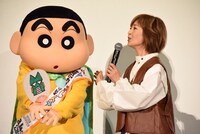 左から野原しんのすけ、こおろぎさとみ。