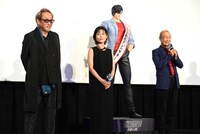 左から堀内賢雄、沢城みゆき、神谷明。