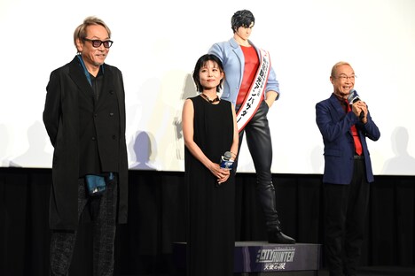 左から堀内賢雄、沢城みゆき、神谷明。