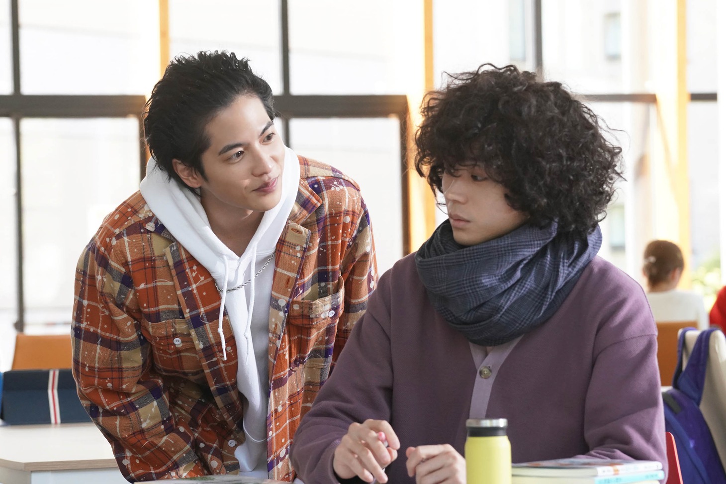 左から志尊淳演じる相良レン、菅田将暉演じる久能整。