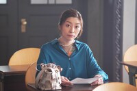 内田慈演じる尾形芽衣。