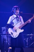 舞台「THEATER MILANO-Za オープニングシリーズ LIVE STAGE『ぼっち・ざ・ろっく!』」より、小山内花凜演じる山田リョウ。
