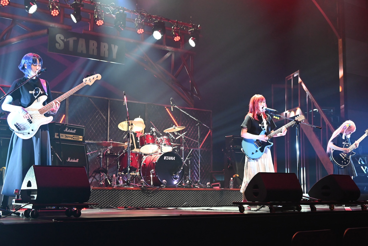 舞台「THEATER MILANO-Za オープニングシリーズ LIVE STAGE『ぼっち・ざ・ろっく！』」より。