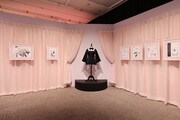 「5th Anniversary『その着せ替え人形は恋をする』展覧会」東京会場の様子。