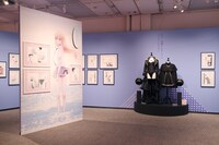「5th Anniversary『その着せ替え人形は恋をする』展覧会」東京会場の様子。