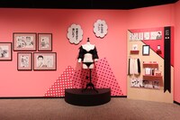 「5th Anniversary『その着せ替え人形は恋をする』展覧会」東京会場の様子。