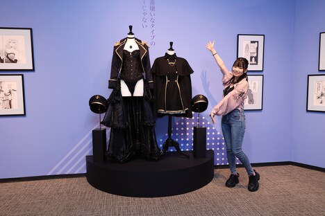 「5th Anniversary『その着せ替え人形は恋をする』展覧会」東京会場の内覧会に参加したあかせあかり。